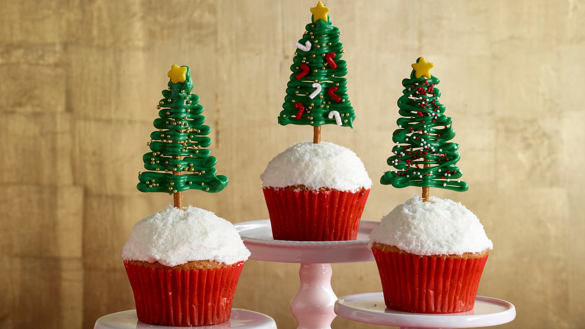 preview for Chocolate Pretzel Christmas Tree Cupcakes