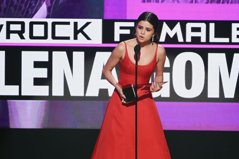 preview for Selena Gomez made an emotional speech about mental health at the AMAs