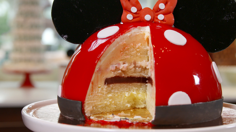 preview for The inside of This Minnie Mouse Cake is Actually Unbelievable!