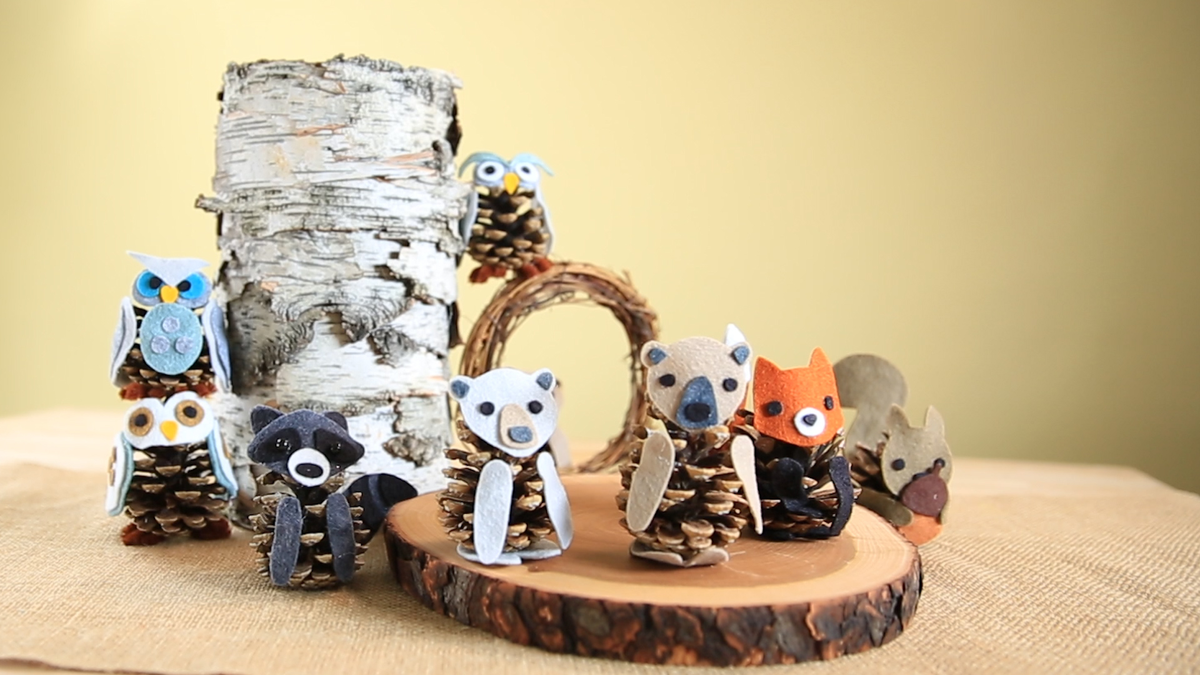 preview for How to Make Felt & Pinecone Bears With Lia Griffith
