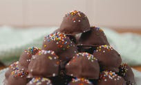 preview for Chocolate Chip Cookie Fans, these Cookie Dough Bites are Your Reason to Live!
