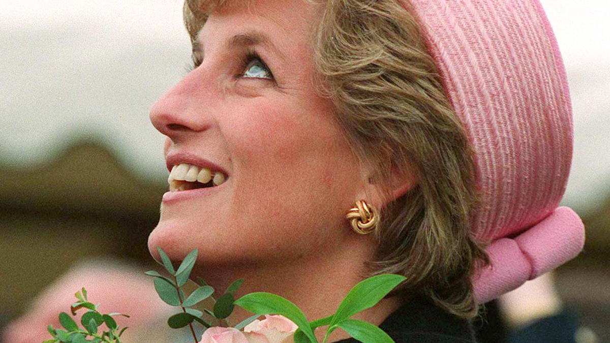 preview for 16 Rare Photos of Princess Diana