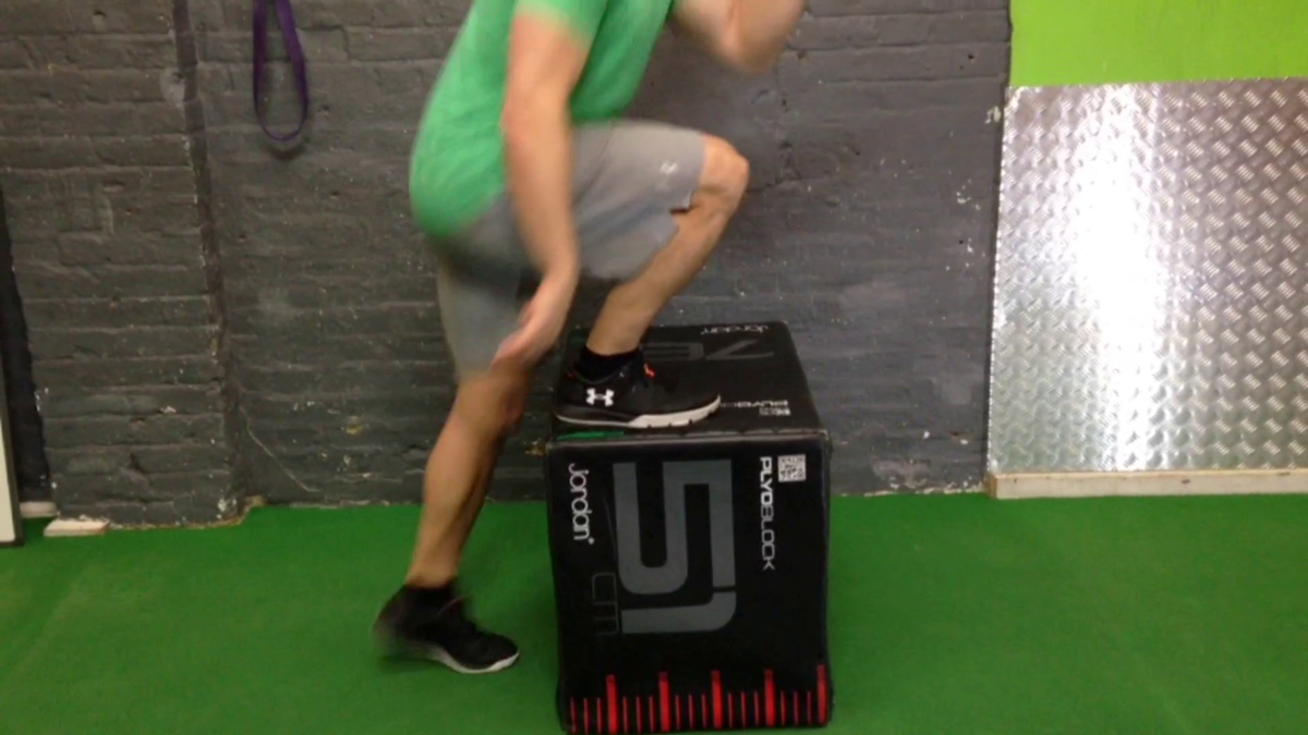Arm, Leg, Shoulder, Standing, Sportswear, Human leg, Physical fitness, Joint, Knee, Thigh, 