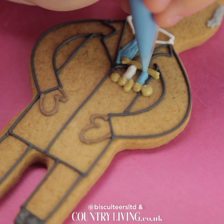 preview for Guess the famous gingerbread couple – Valentine's biscuits