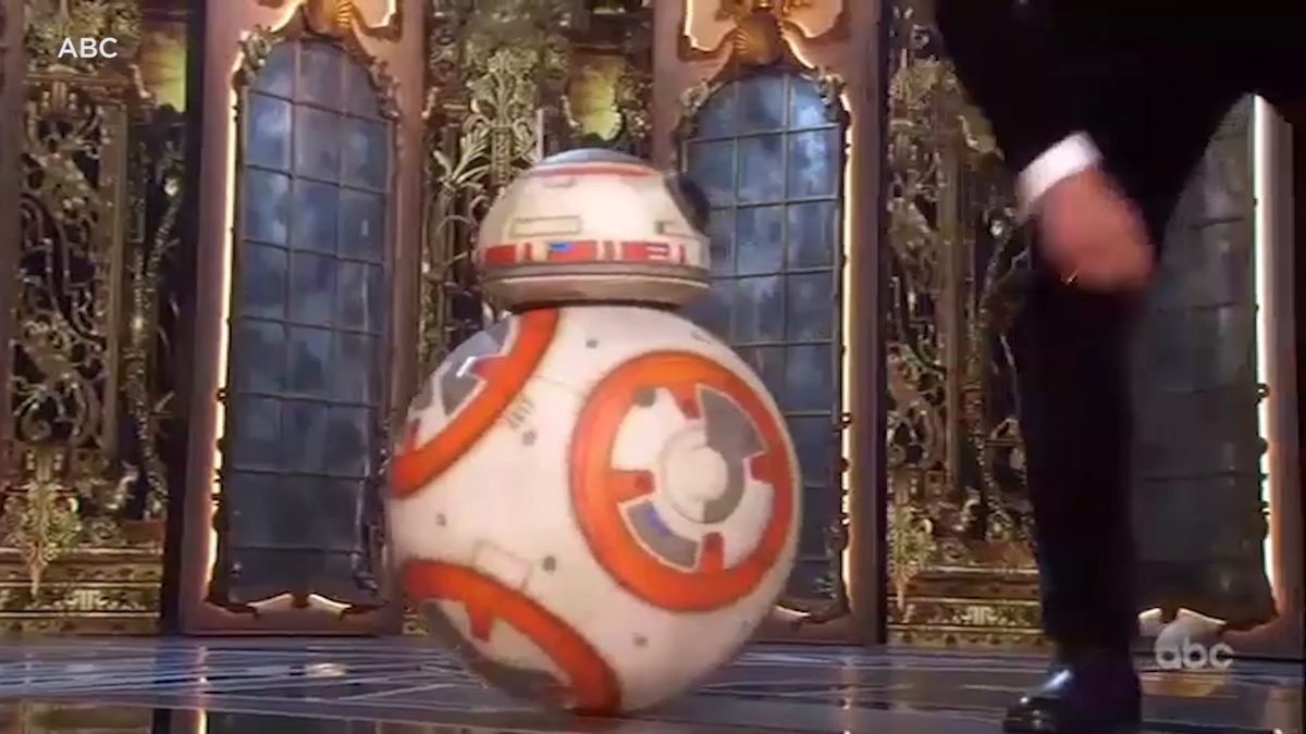 preview for BB-8 helps present an Oscar