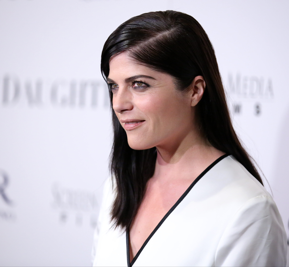preview for Actress Selma Blair removed from plane on stretcher after 'outburst'