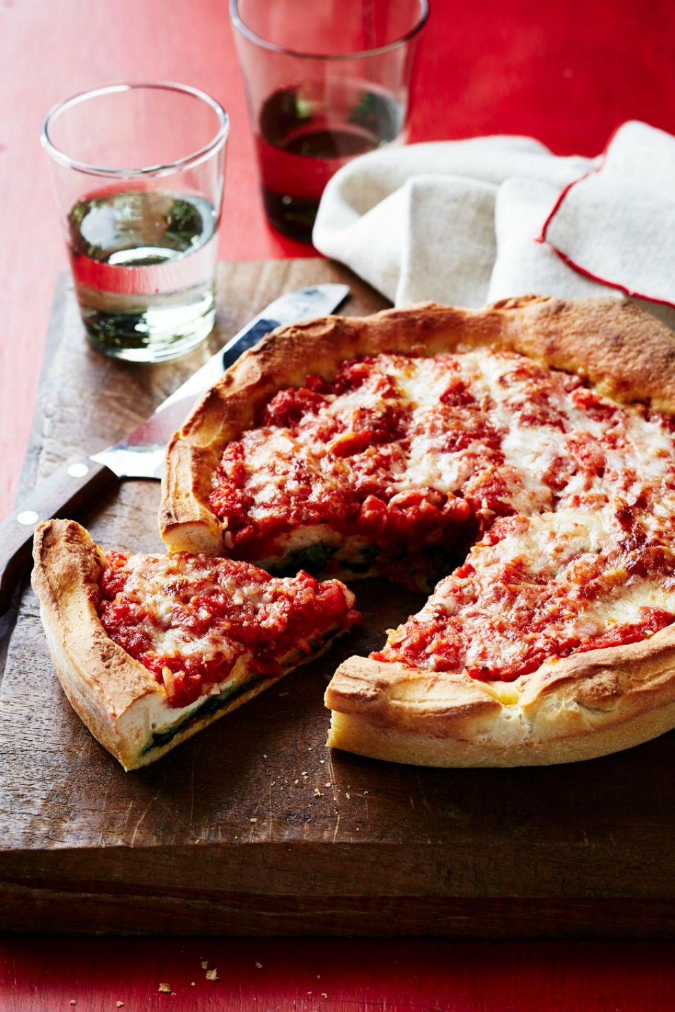 pizza recipes spinach and pepperoni stuffed deep dish pizza