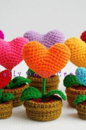 Crochet, Flowerpot, Plant, Flower, Craft, Petal, Tulip, Herbaceous plant, Art, 