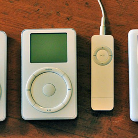 Electronic device, Portable media player, Mp3 player, Product, Technology, Electronics, Gadget, Ipod, Circle, Computer accessory, 