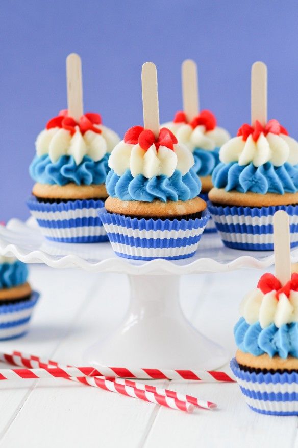 22 Patriotic 4th of July Cupcakes & Cakes — Recipes for Red, White, and ...