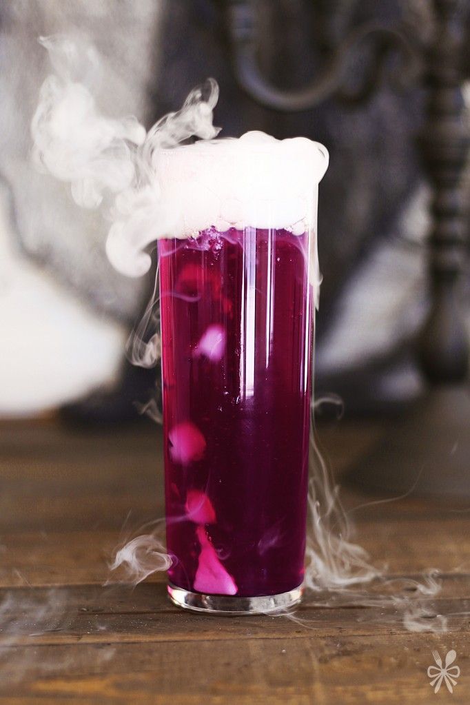 25 Easy Halloween Cocktails & Drinks Recipes for