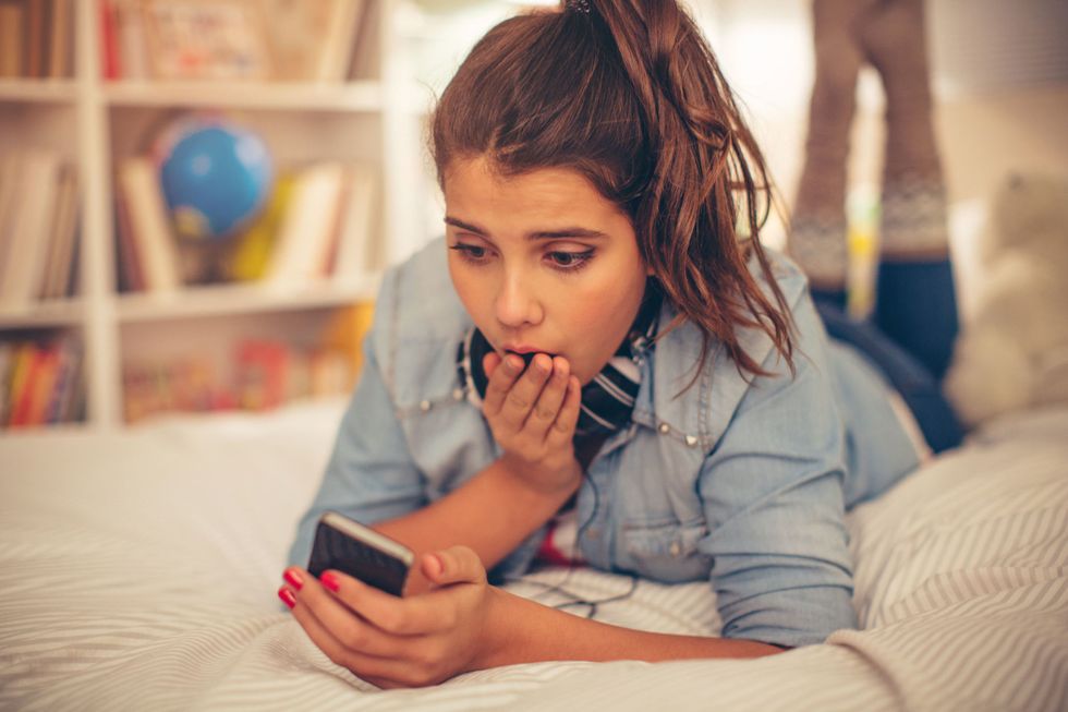 Social Media Etiquette For Parents - Ways Parents Embarrass Their Teens 