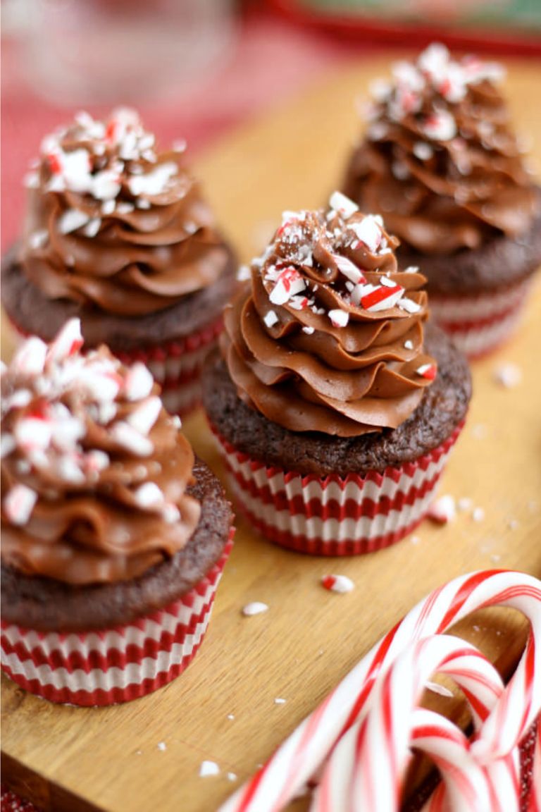 19 Cute Christmas Cupcake Ideas - Easy Recipes and Decorating Tips for ...