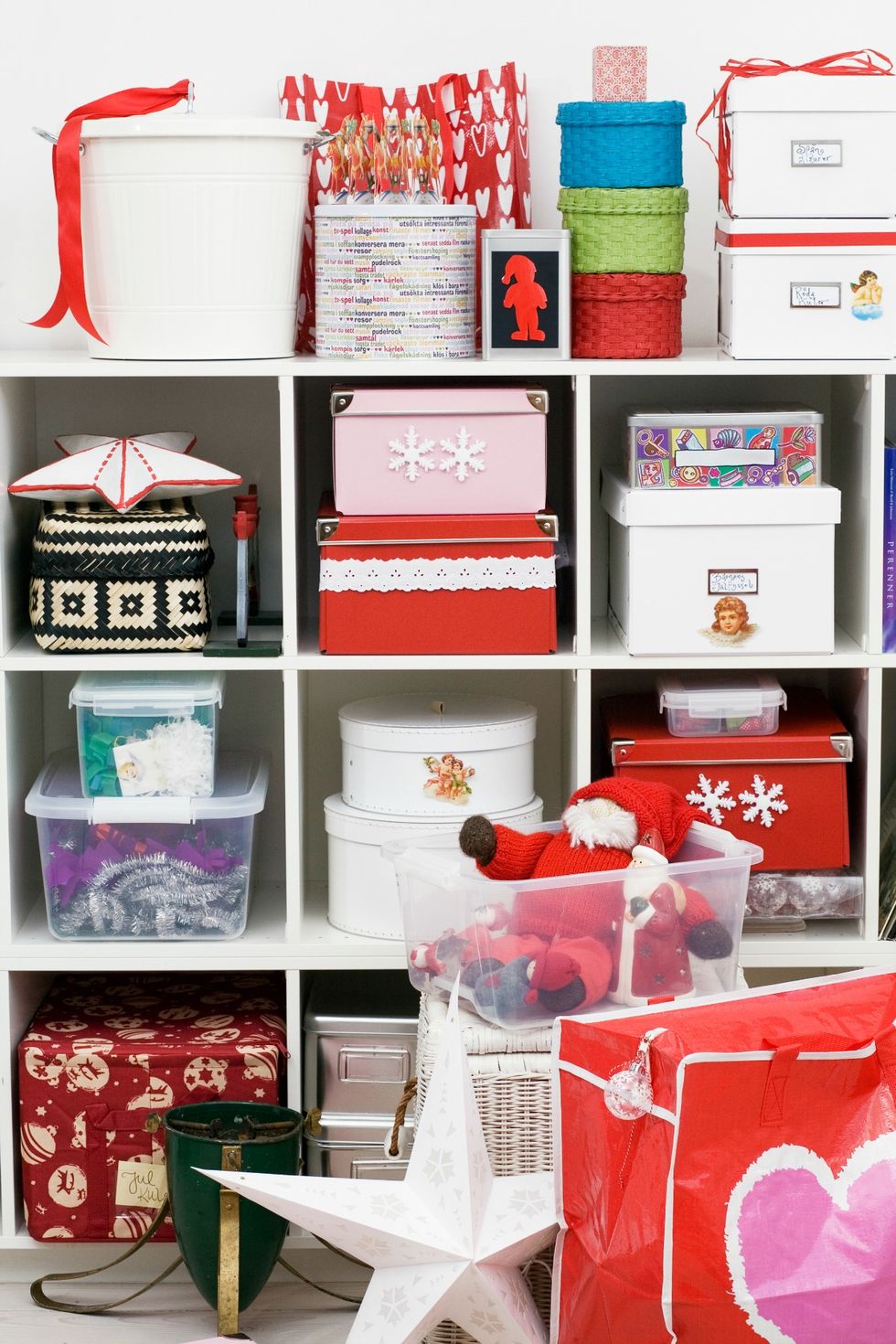 Simplify Your Post-Christmas Cleanup With These Ornament Storage Ideas