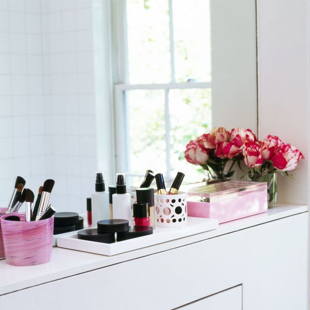 Petal, Pink, Room, Flower, Fixture, Magenta, Cabinetry, Lipstick, Window covering, Flower Arranging, 