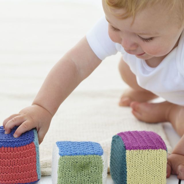 Finger, Textile, Child, Baby & toddler clothing, Elbow, Crochet, Wool, Toddler, Woolen, Knitting, 