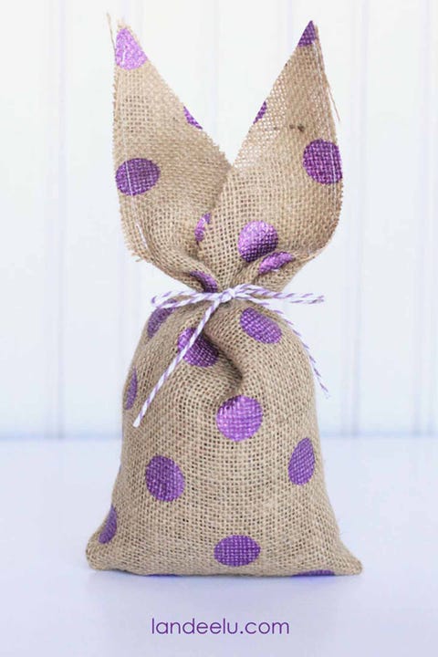 burlap bunnies -Â Easter DIY decorations