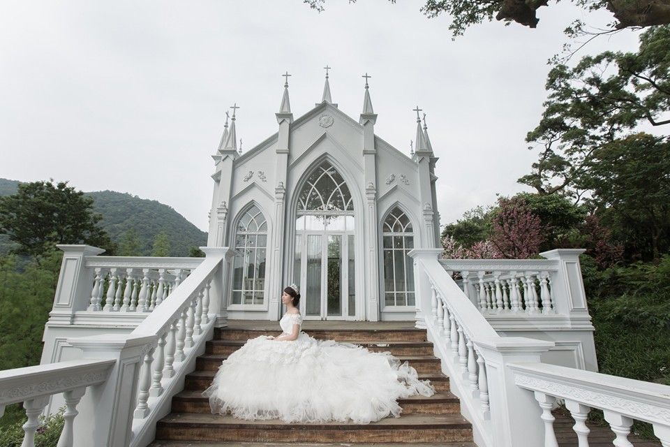 Photograph, Chapel, Dress, Building, Place of worship, Bride, Ceremony, Architecture, Wedding, Photography, 