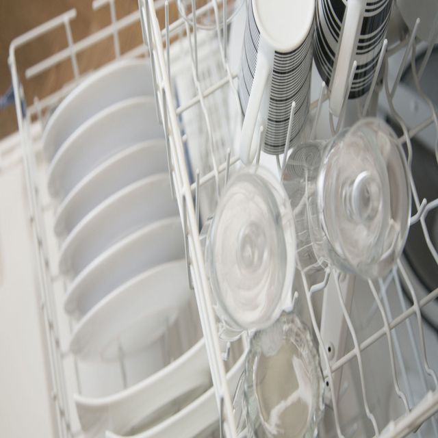 Mechanical fan, Home appliance, Major appliance, Dishwasher, Kitchen appliance, Plastic, Glass, Dish rack, Metal, 