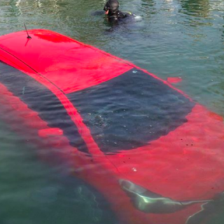 Red, Vehicle, Water, Recreation, Boat, Boats and boating--Equipment and supplies, Water transportation, Kayak, Watercraft, Lifejacket, 