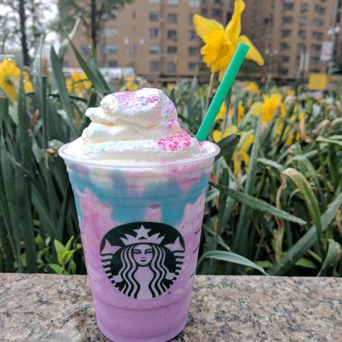 Everyone's Obsessed with Posting Photos of the Starbucks Unicorn ...