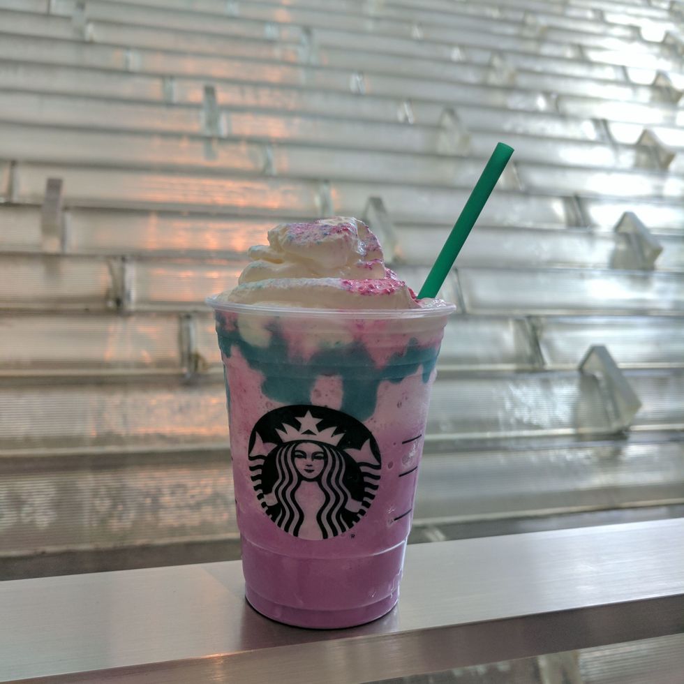 Everyone's Obsessed with Posting Photos of the Starbucks Unicorn ...