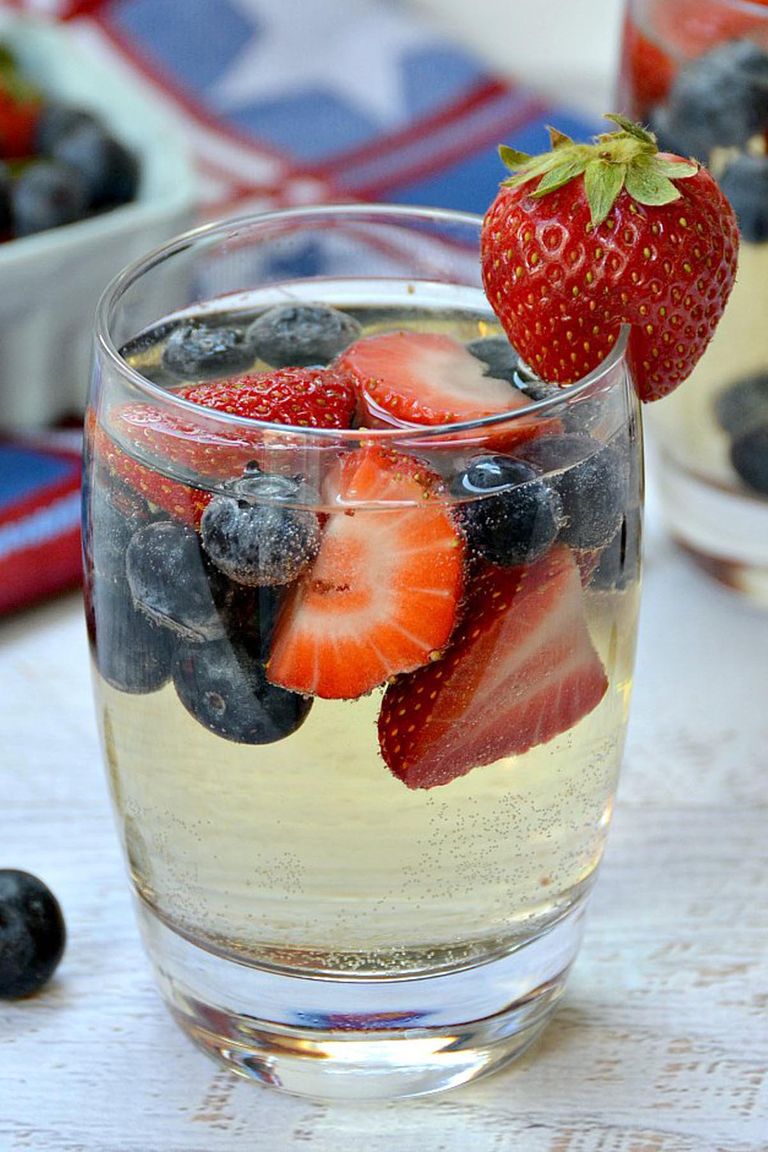 17 Easy 4th of July Drinks & Cocktails - Recipes for Fourth of July Drinks