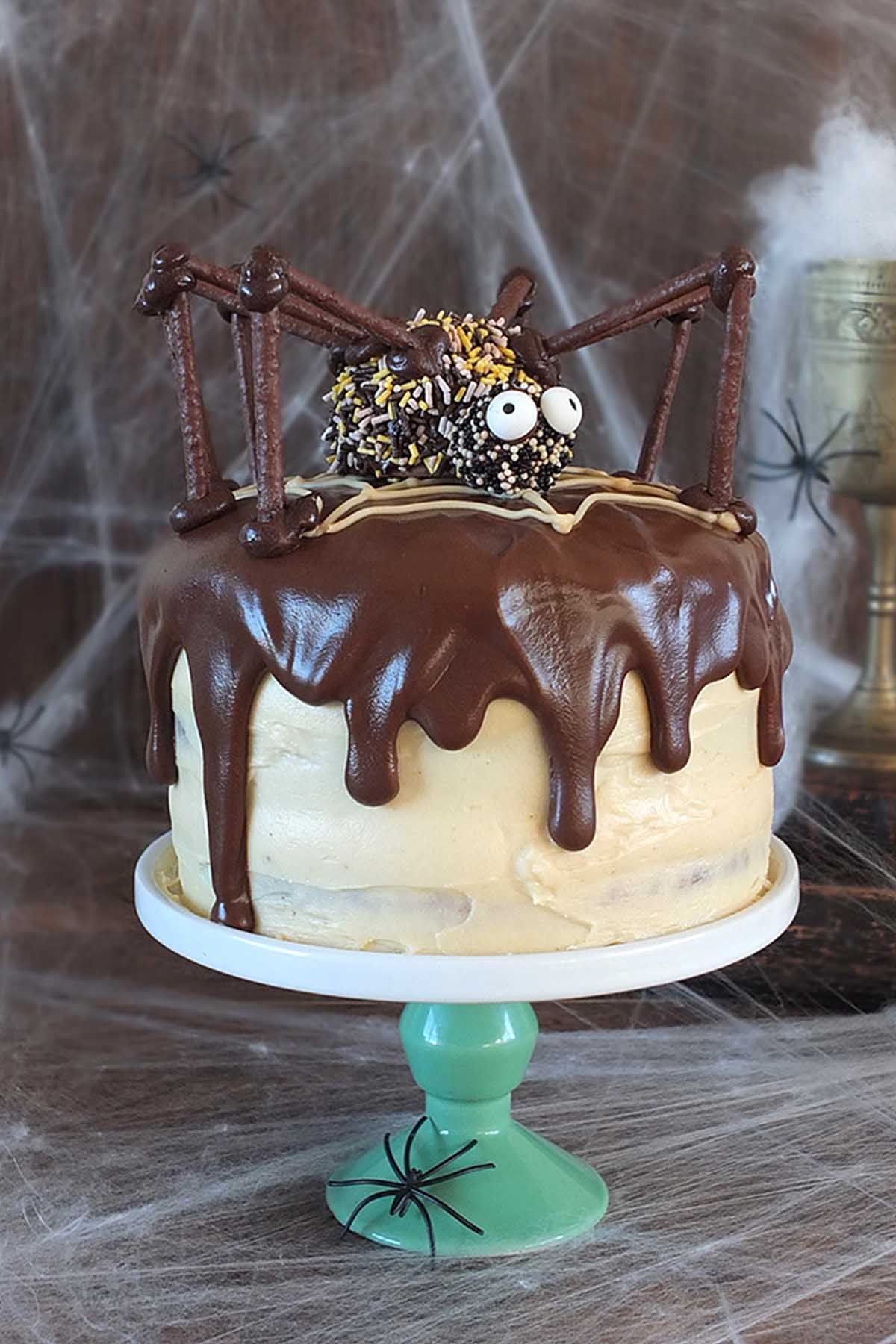 35 Easy Halloween Cakes Recipes Ideas For Halloween Cake Decorating   Spider Cake 