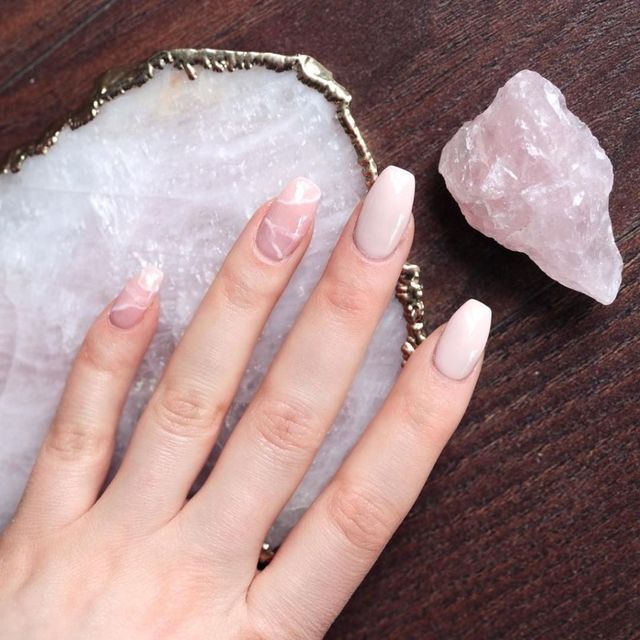 Nail, Quartz, Finger, Hand, Skin, Beauty, Mineral, Crystal, Material property, Fashion accessory, 