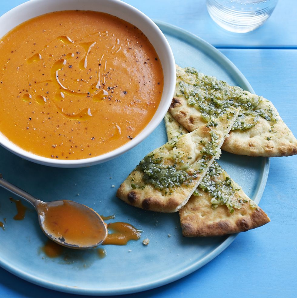 ide makan malam vegan roti pipih sup tomat berbumbu mudah
