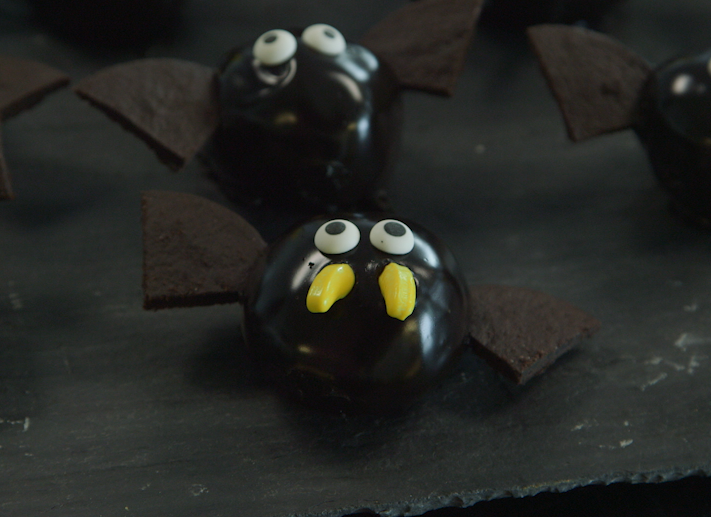 Chocolate-Dipped Oreo Bat Balls-image