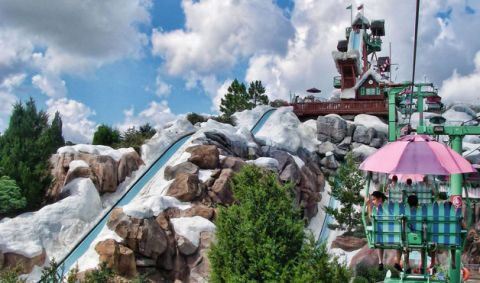 Amusement park, Park, Resort, Tourist attraction, Nonbuilding structure, Water park, Chute, Umbrella, 