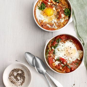 baked eggs with spinach and tomato