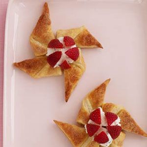 Strawberry-Ricotta-Pinwheels-Recipe