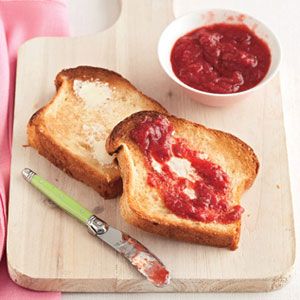 Easy-Strawberry-Preserves-Recipe