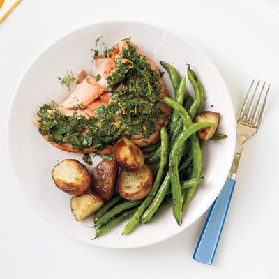 roasted salmon with potatoes and green beans