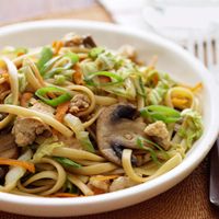 lo mein with stir fry vegetables