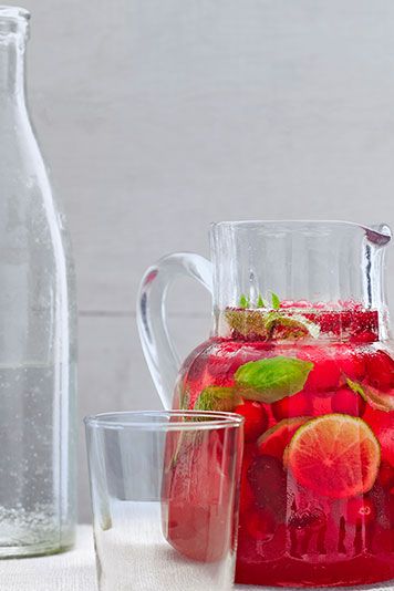 How to Make an Easy, Low-Alcohol Summer Pitcher Cocktail