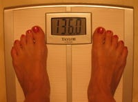 Toe, Skin, Joint, Red, Barefoot, Human leg, Foot, Organ, Tan, Nail, 