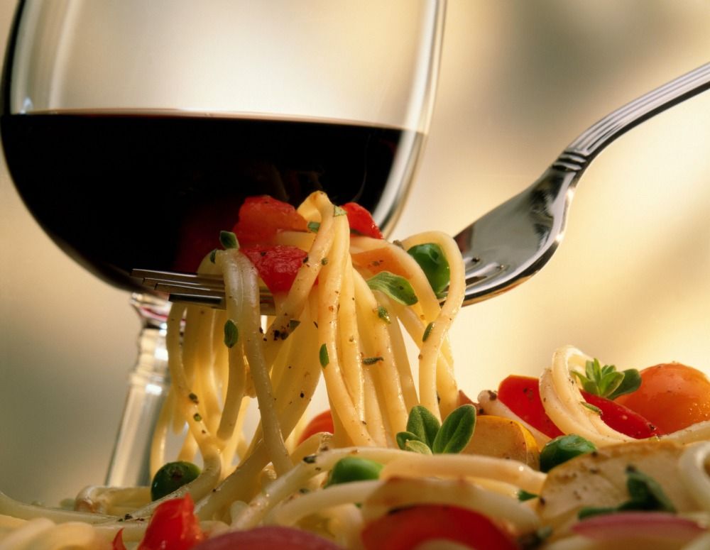 Why You Should Be Cooking Spaghetti In Red Wine Instead of Water