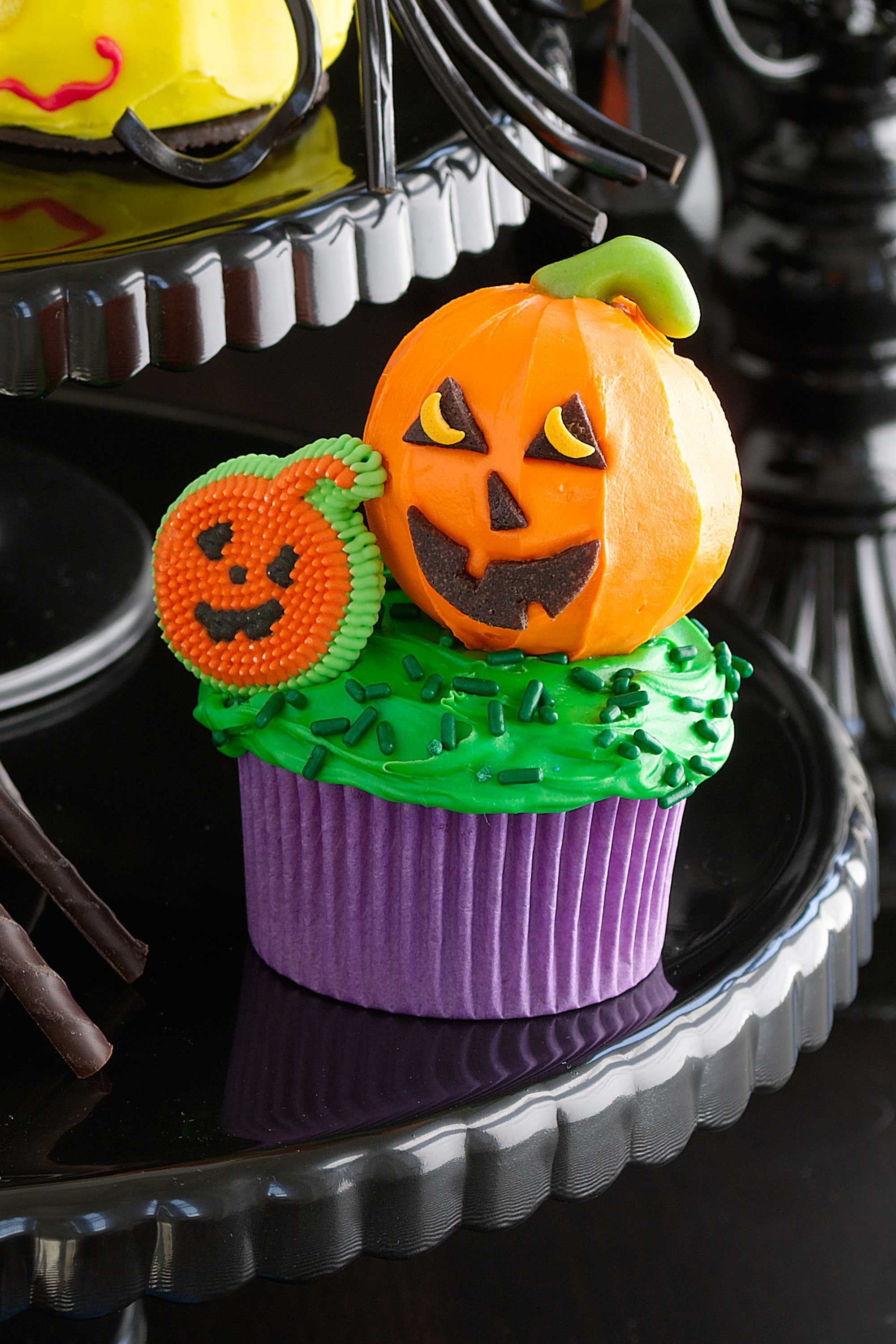 Easy Halloween Cupcakes - Chelsea's Messy Apron