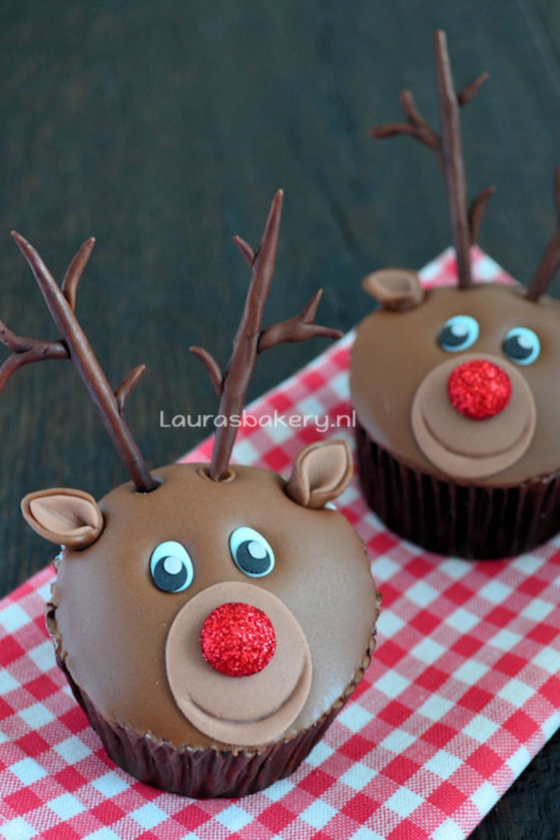 Cute & Easy Reindeer Cupcakes - Sugar and Soul