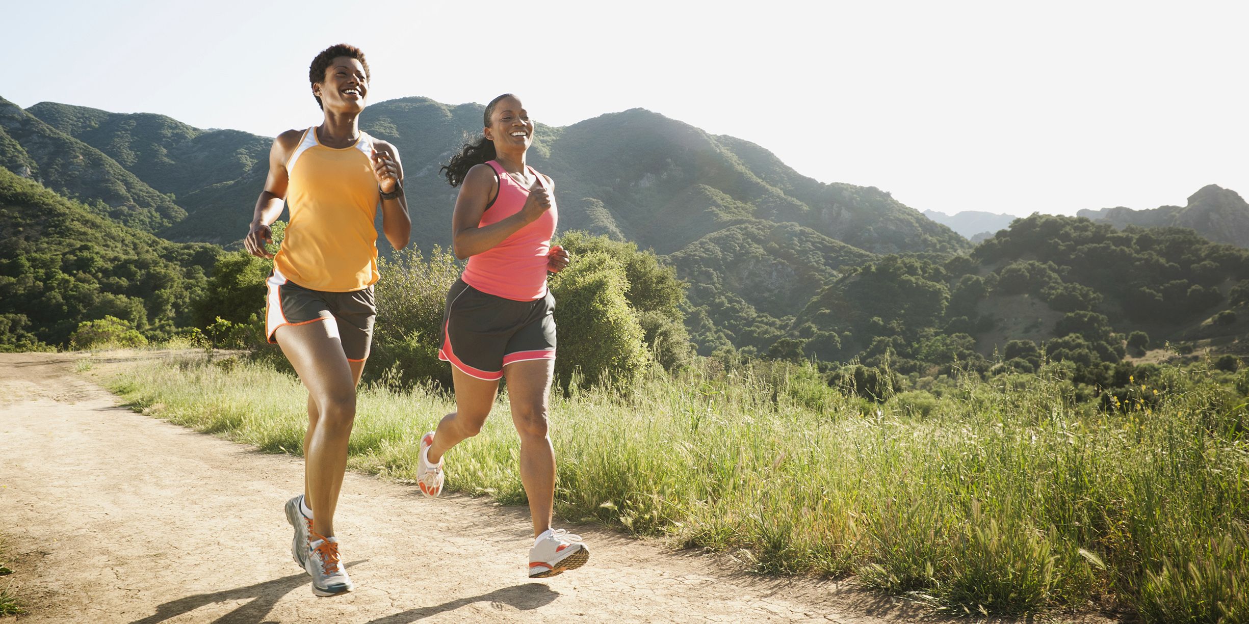 https://hips.hearstapps.com/womansday/assets/18/03/1516123286-friends-working-out.jpg