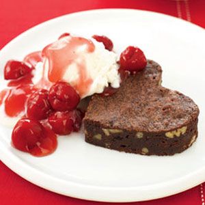 https://hips.hearstapps.com/womansday/assets/cm/15/09/54ef872022329_-_light-my-fire-brownie-sundaes-lg.jpg