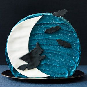 An all cream Crescent moon cake !!... - The Lil' Cake Baker | Facebook
