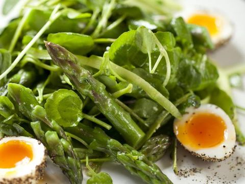 Food, Ingredient, Egg yolk, Vegetable, Leaf vegetable, Produce, Breakfast, Dish, Egg white, Salad, 