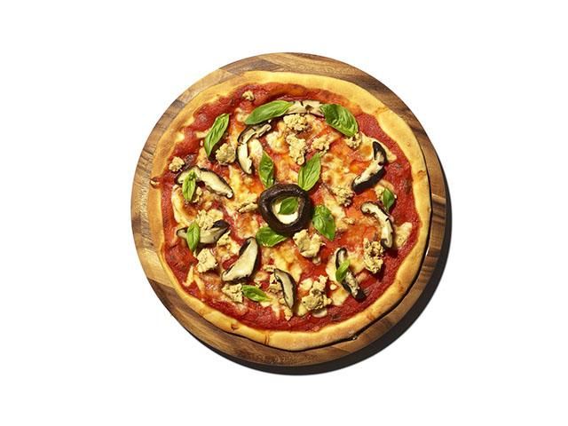 Dish, Food, Cuisine, Pizza, Ingredient, California-style pizza, Fast food, Flatbread, Junk food, Pizza cheese, 